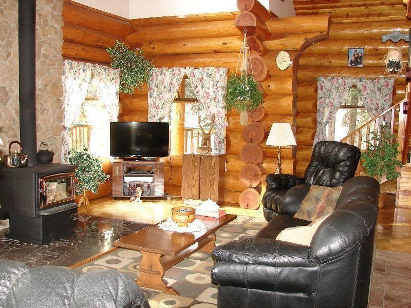 Rural Paradise - Lakefront Log Home on 6 Acres- Vidette, BC