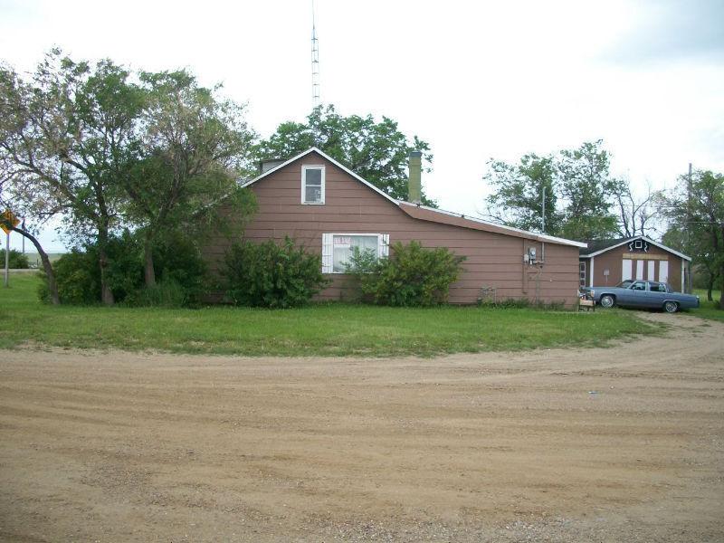 FOR SALE 3 BEDROOM HOUSE WITH GARAGE, 86X175 LOT, ONLY $79,900