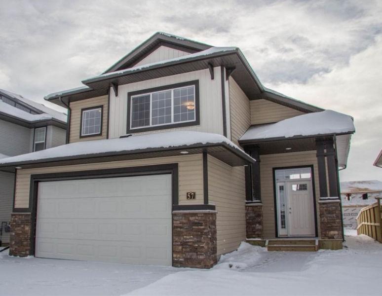 New Laebon Modified Bi-Level Home in Timber Ridge for Sale!