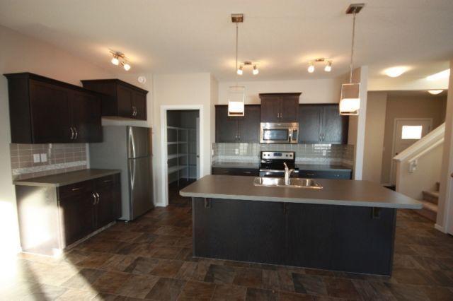 UNBEATABLE PRICING! New Laebon Build move in ready Penhold!