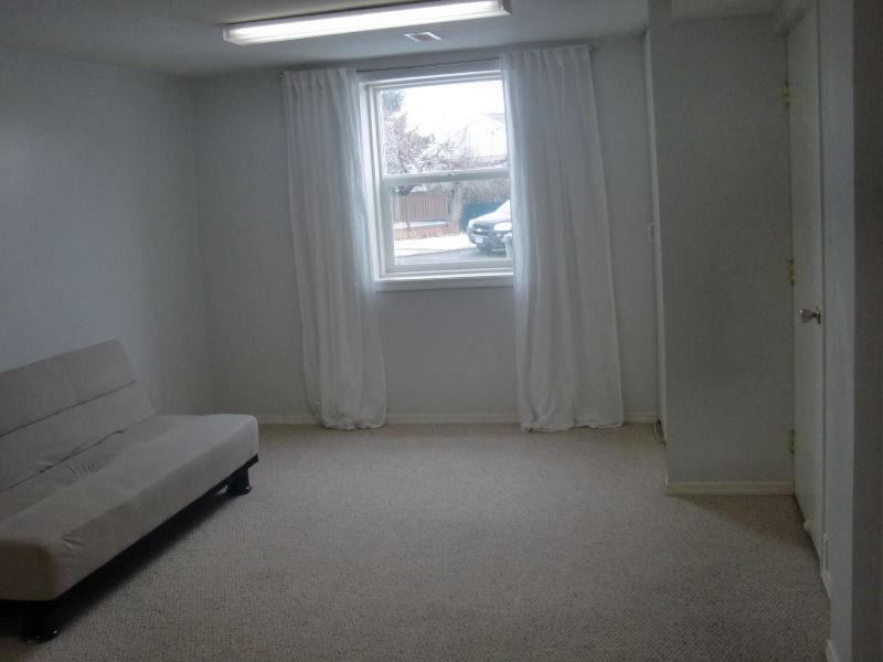 Cute 2 bdrm Nshore bsmnt suite