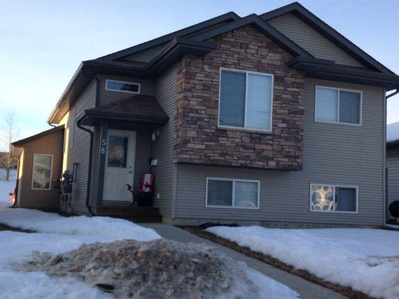 A Beautiful Home In Johnstone Park For Rent!