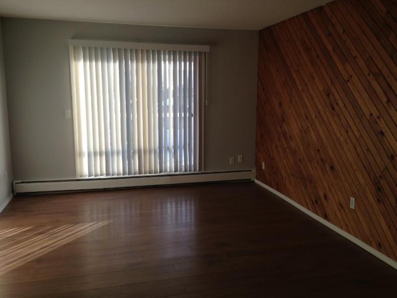 Bright, Spacious 2 Bedroom Suite Available - $200/off per month!