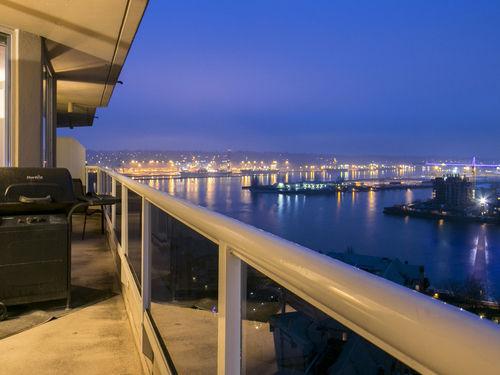 Stunning views from this Spacious 3 Bedroom Sub-Penthouse