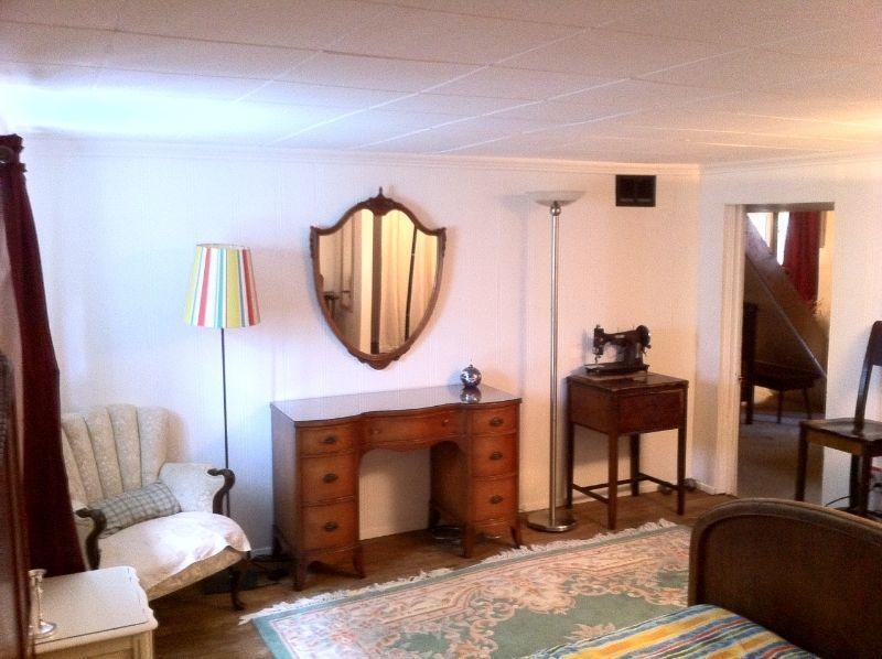 Large Furnished Funky Suite Clean 1000sq feet for Now/March 1st