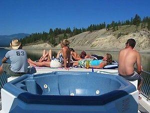 ROOFTOP HOTTUB Houseboat for Rent Shuswap Sleeps10