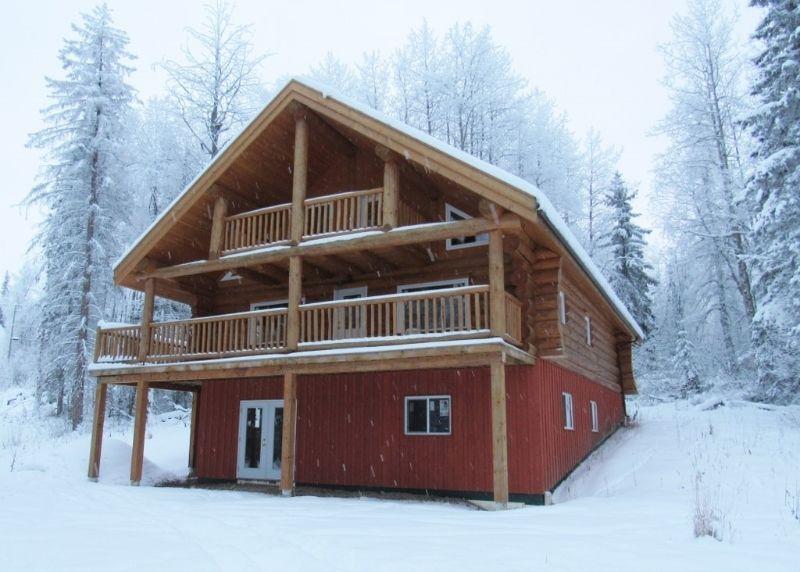 Beautiful log structure on five acres