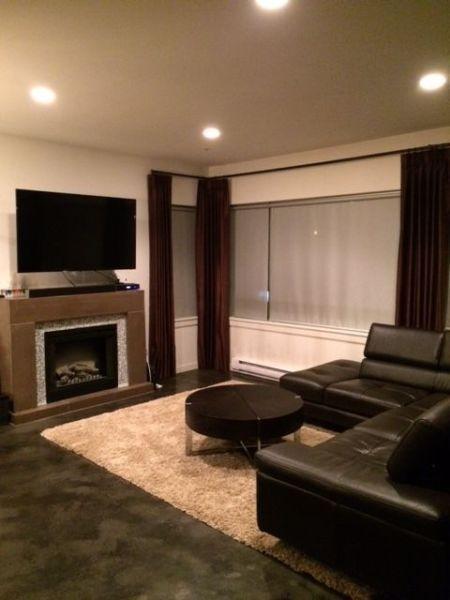 Room for rent in fully furnished condo downtown