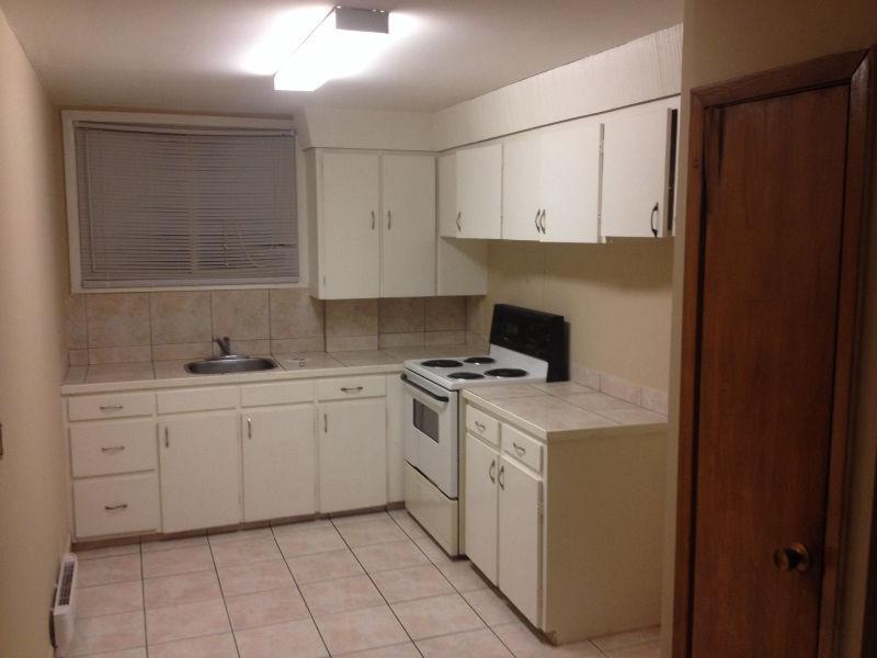 All included!!! Super location!!! Xtra lrg 1 bdrm