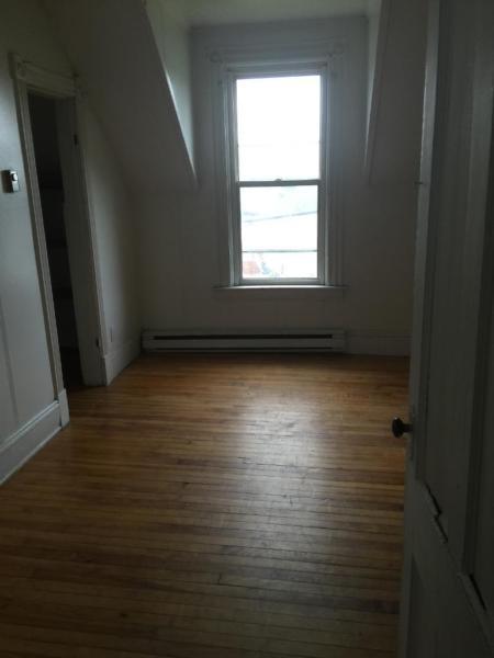 **Clean Large One Bedroom West side, Close to Shopping**