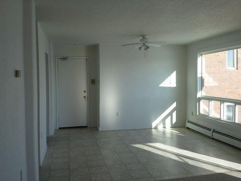 Top Level, 1 Bedroom, Heat Incl, Balcony, Central, $745