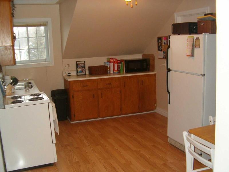Available Sept 1: Centrally located 2 Bedroom