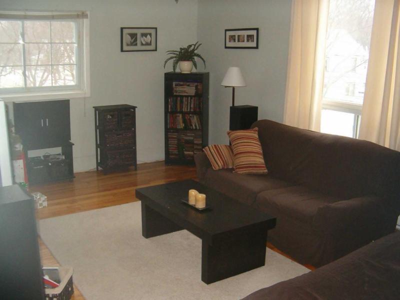 Available Sept 1: Centrally located 2 Bedroom