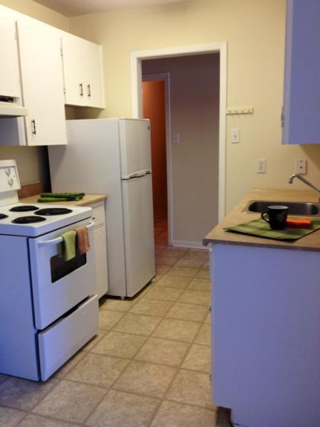 ONLY PAY $99 YOUR 1ST TMH!!!!! RENOVATED UNIT! BUS ROUTE!