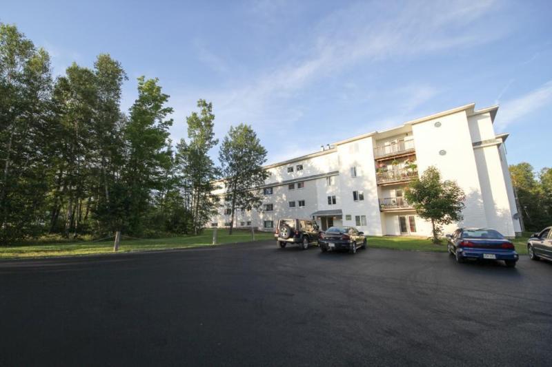 RENT NOW, RECEIVE 1/2 MTH OFF RENT!!! ALL LAMINATE! SOUTHWOOD!