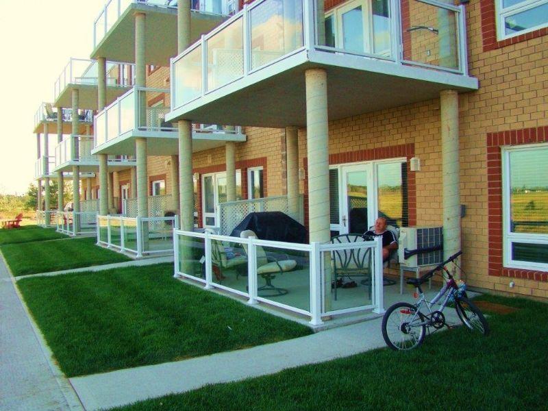Beach front condo 5 minutes from Shediac 20 minutes from