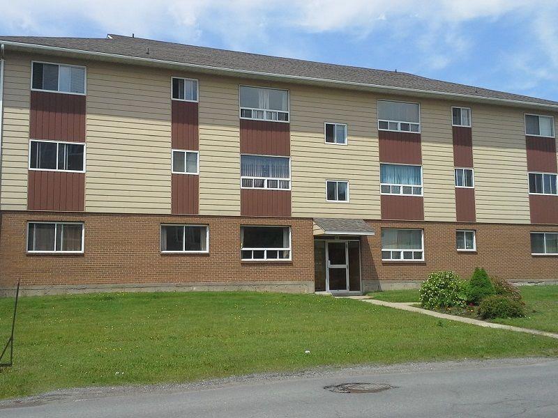 Wow ! MOVE IN $99 -2 Bdrm 506 Ellerdale East - Heat/Lights In!