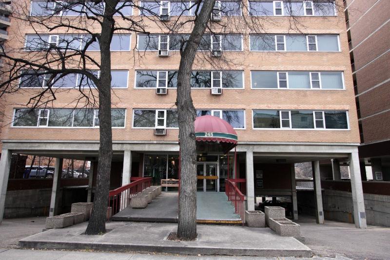 Beautiful 2 bdrm condo on Wellington Crescent