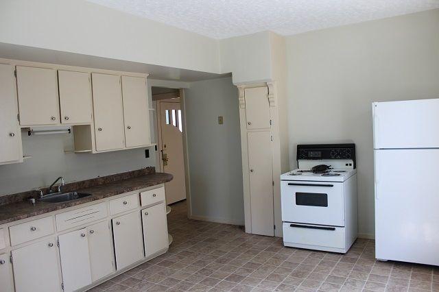 5 BEDROOM - MAY 1ST - HEAT INCLUDED - DOWNTOWN - LAUNDRY