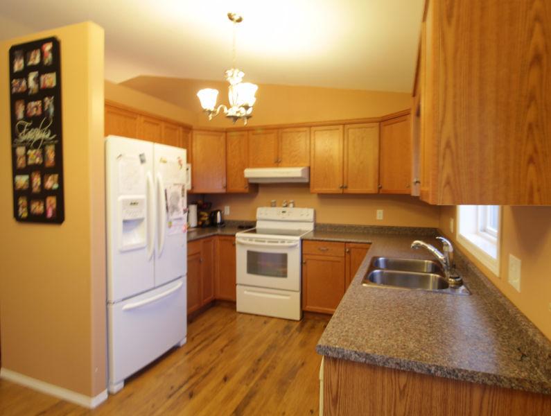 2005- 5 Bed Family Bi-level in Mitchell