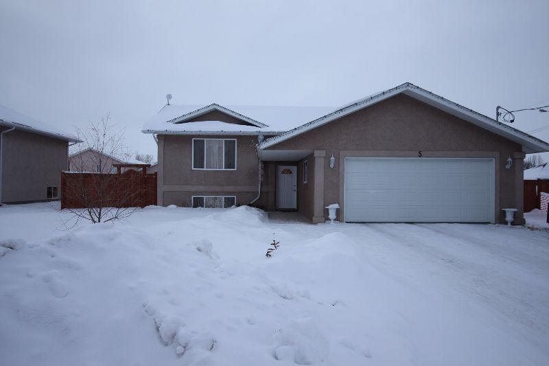 2005- 5 Bed Family Bi-level in Mitchell