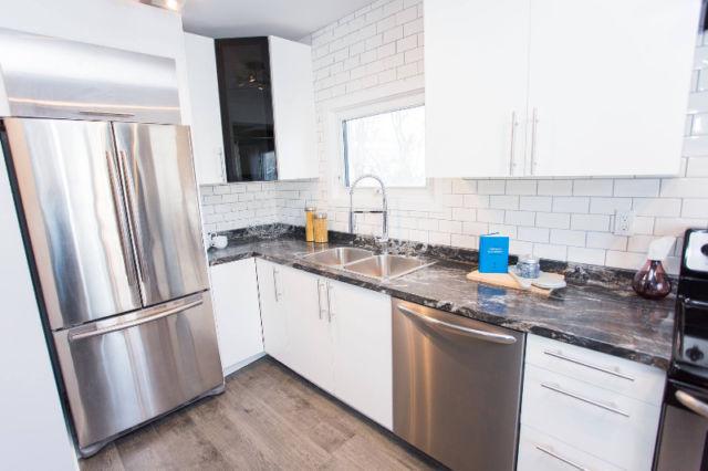 3BR/1.5BA - Remodelled- Charleswood - 1/2 Acre