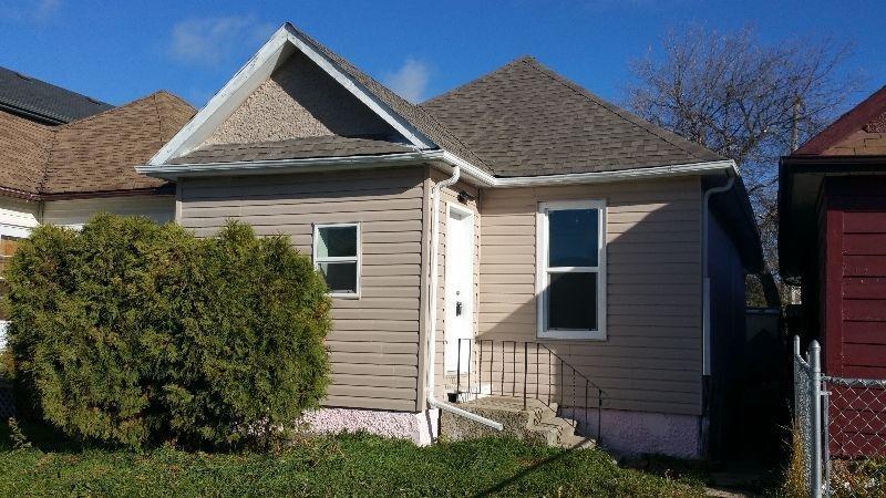 Fully Renovated 2 bedrooms house close to Red River College