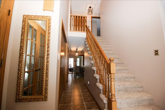 RIVERDALE HOME BACKING ONTO GREEN SPACE STEPS TO RIVER