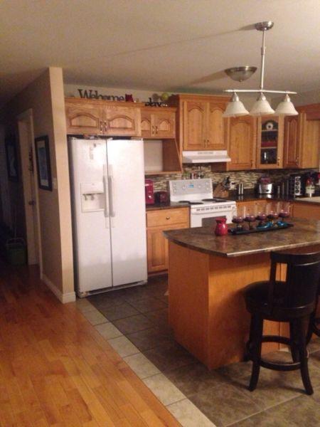 Oromocto. Top floor 3brm Heat lights TV Internet phone included