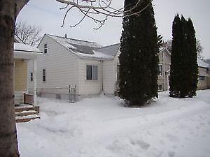 House on rent in elmwood (by Nairn Ave)