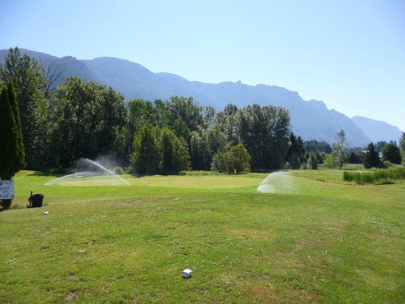 Par 3 Golf Course in the beautiful Kootenays!!!