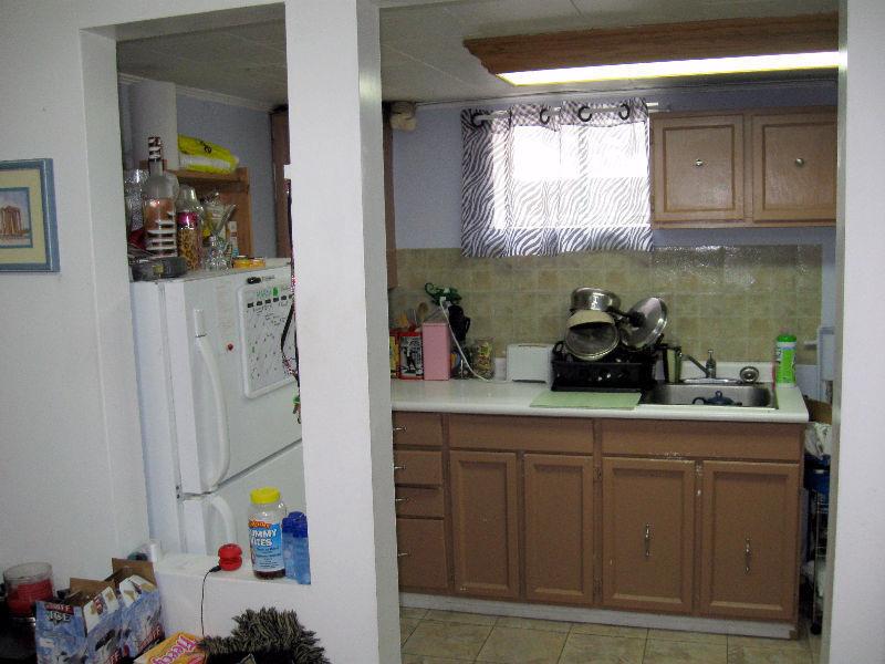 Clean bright spacious 1 bedroom apartment avail immediately