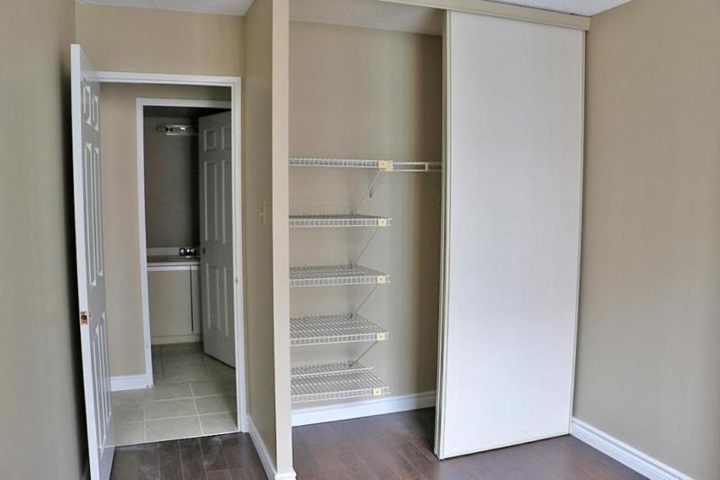 1 Bedroom Apartment for Rent: Dishwasher, pool