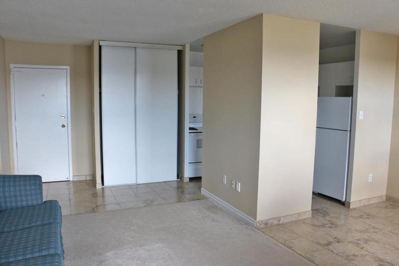 1 Bedroom Apartment for Rent: Laundry on site, parking