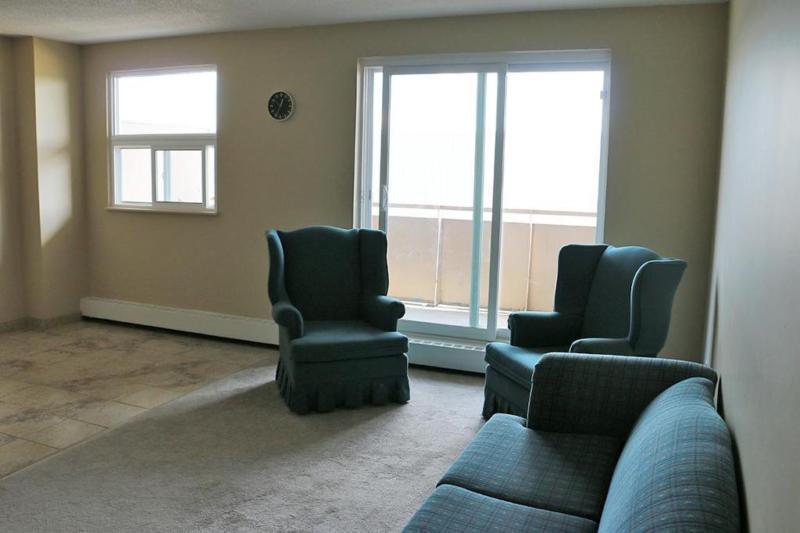 1 Bedroom Apartment for Rent: Laundry on site, parking