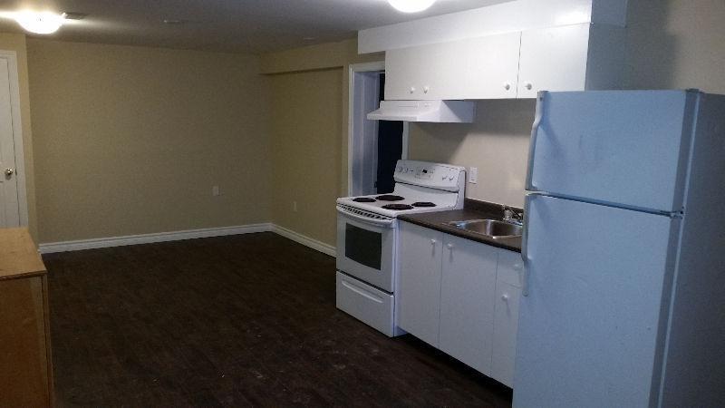 Beautifully renovated 1 bedroom apartment!!! $900 ALL INCLUSIVE!