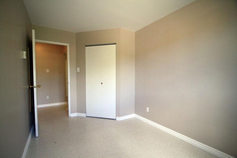 Bright, Clean 2-Bed Available Now. $875 All-Inclusive