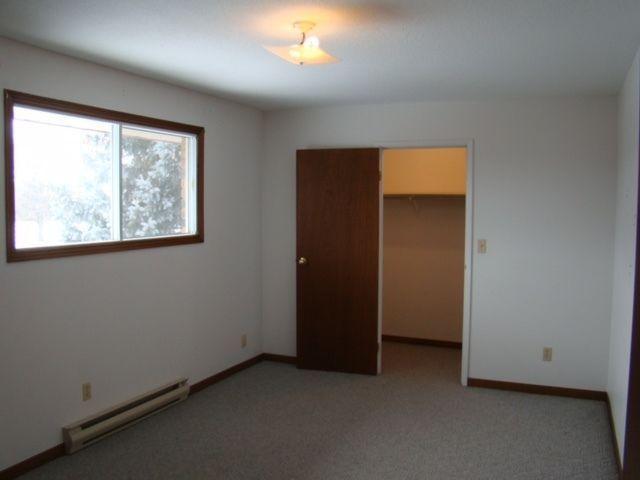 2 bedroom apartment $695 + hydro (heat and hydro) on Doverdoon!