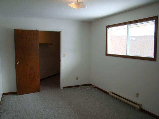 2 bedroom apartment $695 + hydro (heat and hydro) on Doverdoon!