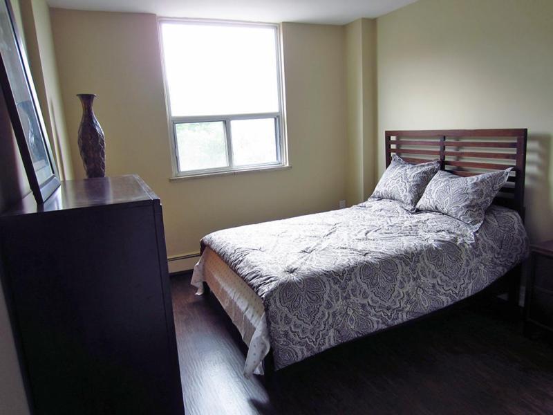 2 bedroom Apartment for Rent: Easy bus McMaster, Mohawk