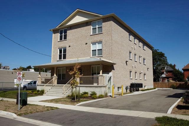 ATTENTION STUDENTS: 5-bdrm unit available May 2016. Steps to WLU