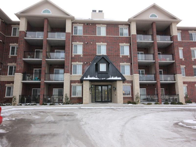 Only 3 years old!! 3 BDRM Condo on Gordon Street!! $15k upgrades