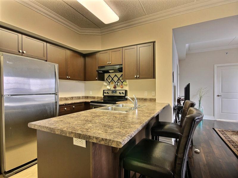 Only 3 years old!! 3 BDRM Condo on Gordon Street!! $15k upgrades