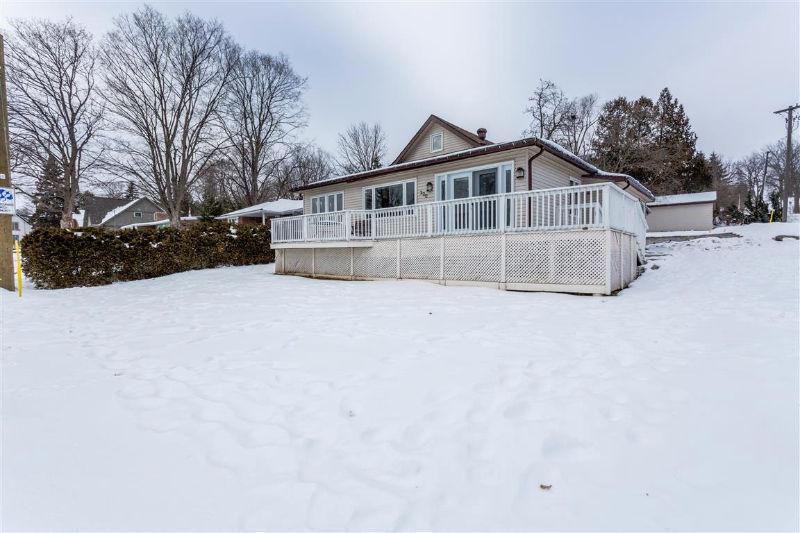 290 Kempenfelt Drive - STUNNING LOCATION WITH INCREDIBLE VIEWS!