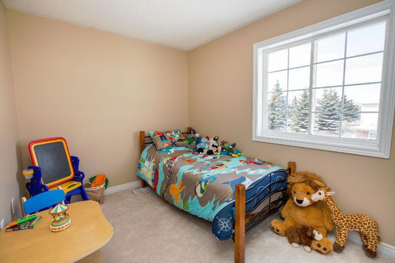 430 Mapleview Drive East #8 - BEAUTIFUL END UNIT TOWNHOME!
