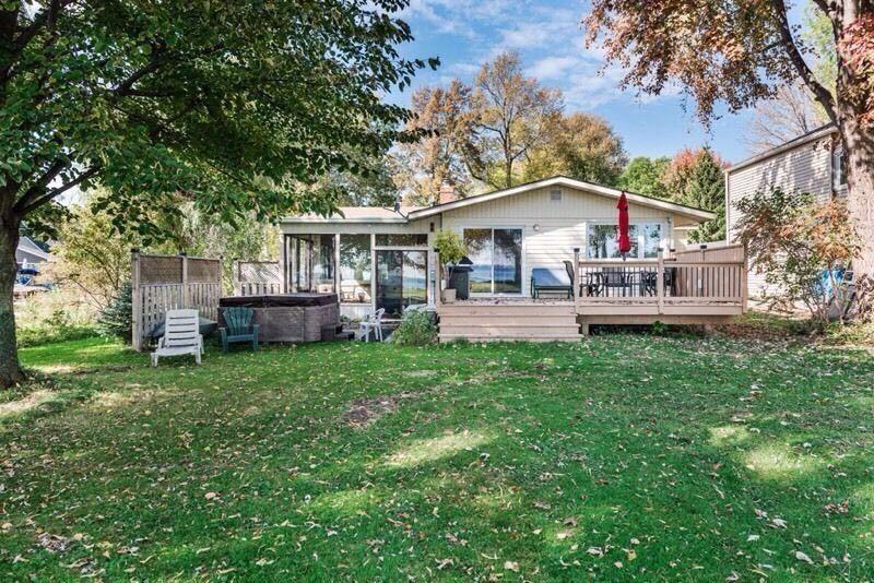 Amazing waterfront home,50 min from Toronto. Beach Rd Innisfil