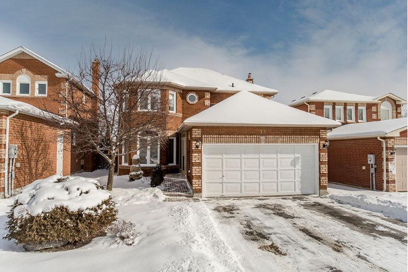Exceptional Family Home - 19 Macmillan Cres.