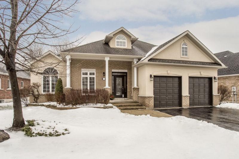 Picture-Perfect Home in Ardagh Bluffs - 14 Cumming Dr.