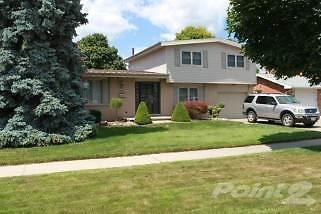 233 Tweedsmuir Ave W