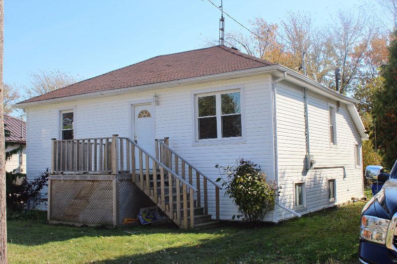 GREAT OPPORTUNITY IN QUIET MERLIN, ONT. - JUST $104,900 !!